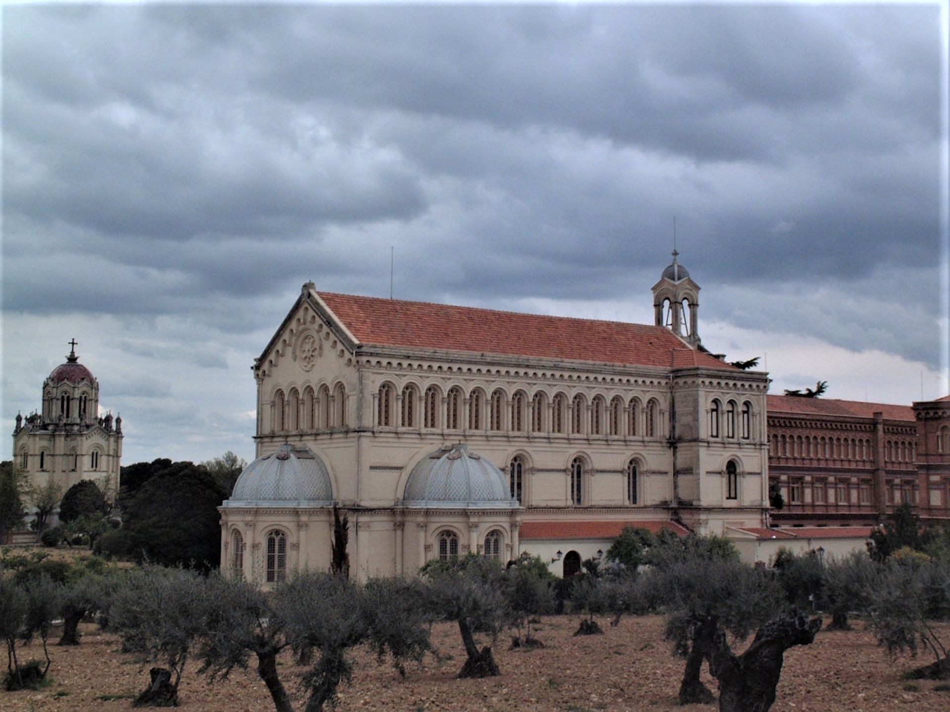 Vista exterior de la Iglesia de Santa María Micaela. Foto:  Antonio Miguel Trallero Sanz.