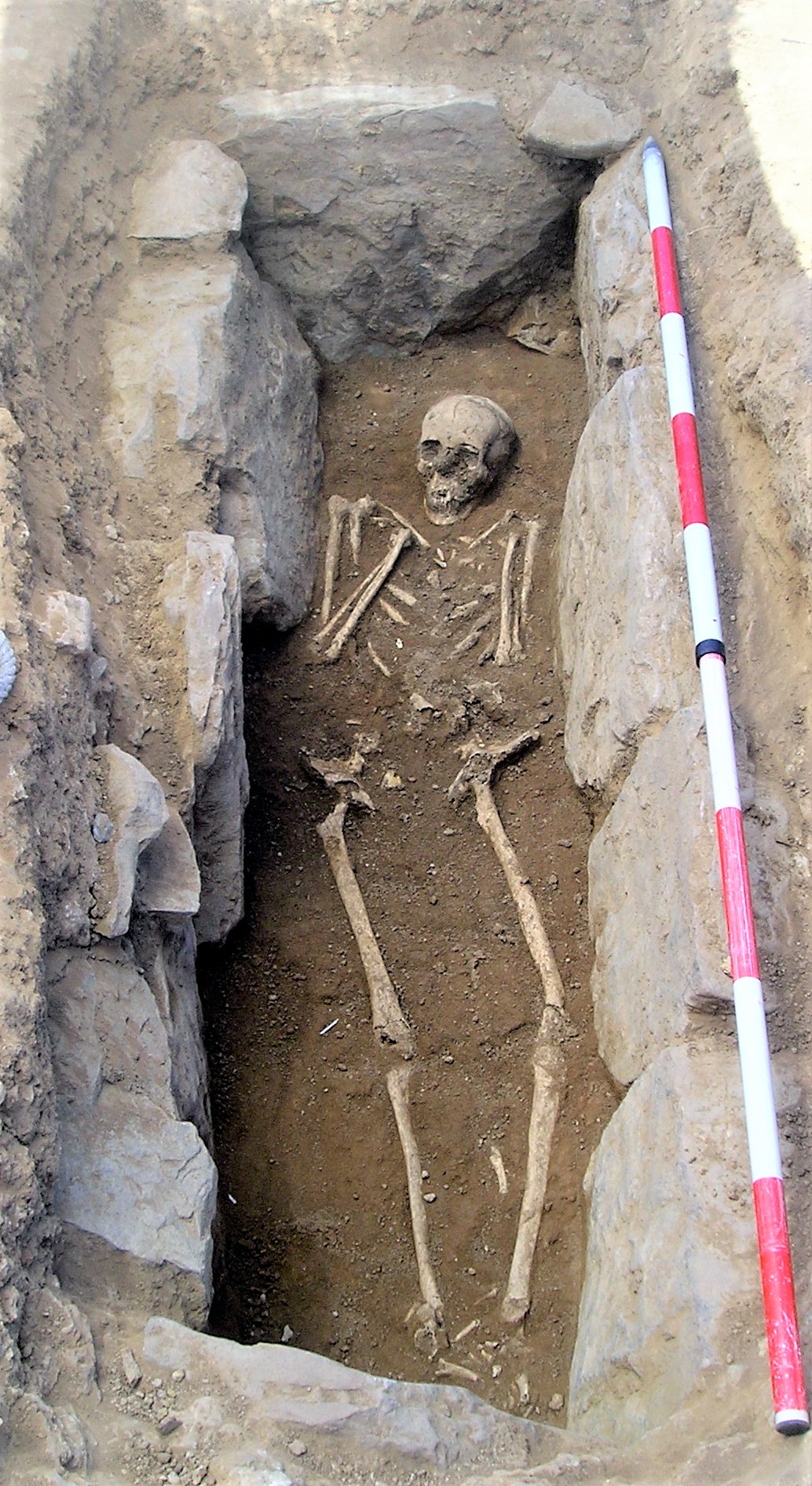 Fig.9. Enterramiento individual en tumba de lajas 