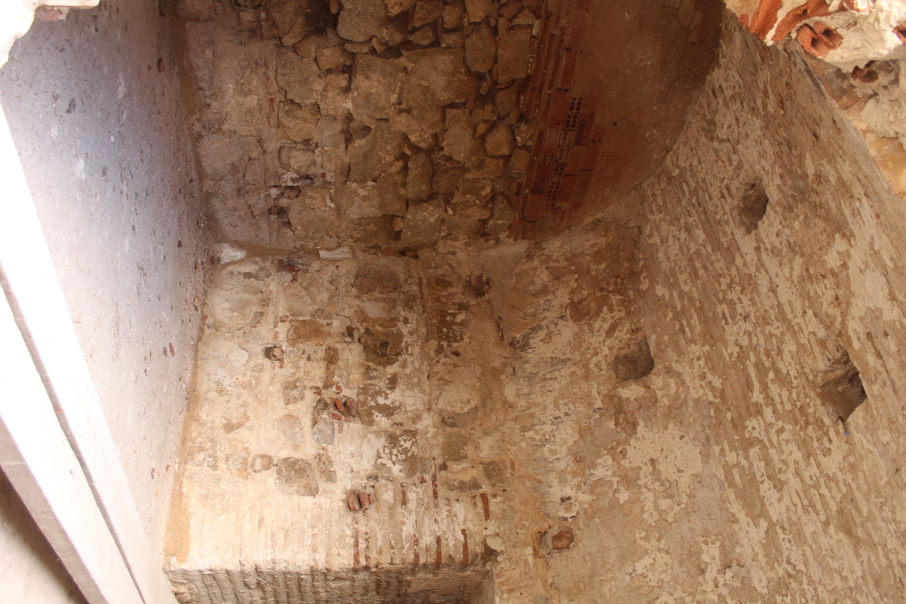 Detalle de la bóveda de la sala caliente y acceso a la sala templada