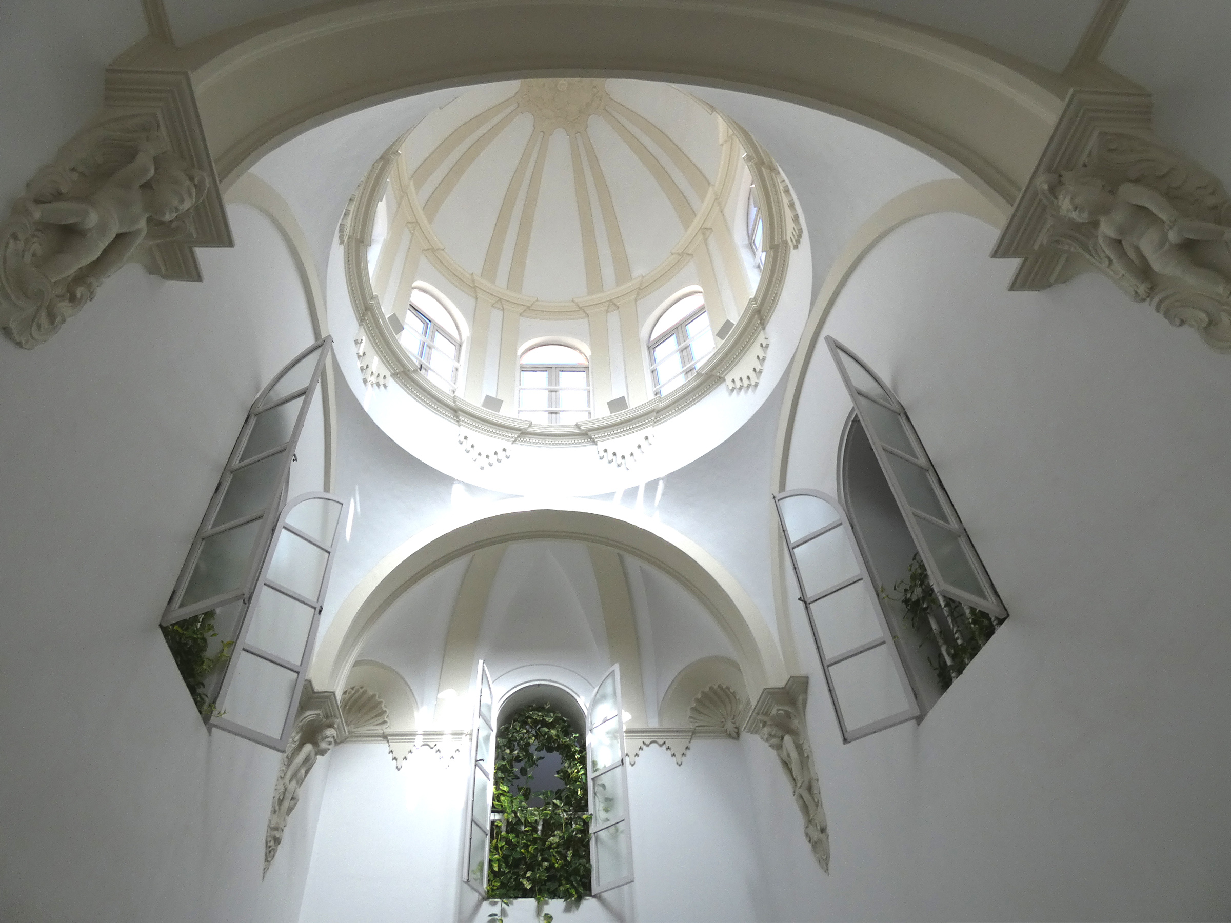 9.	Caja de la escalera y cúpula con linterna que da luz a todas las plantas. Finales del siglo XVIII