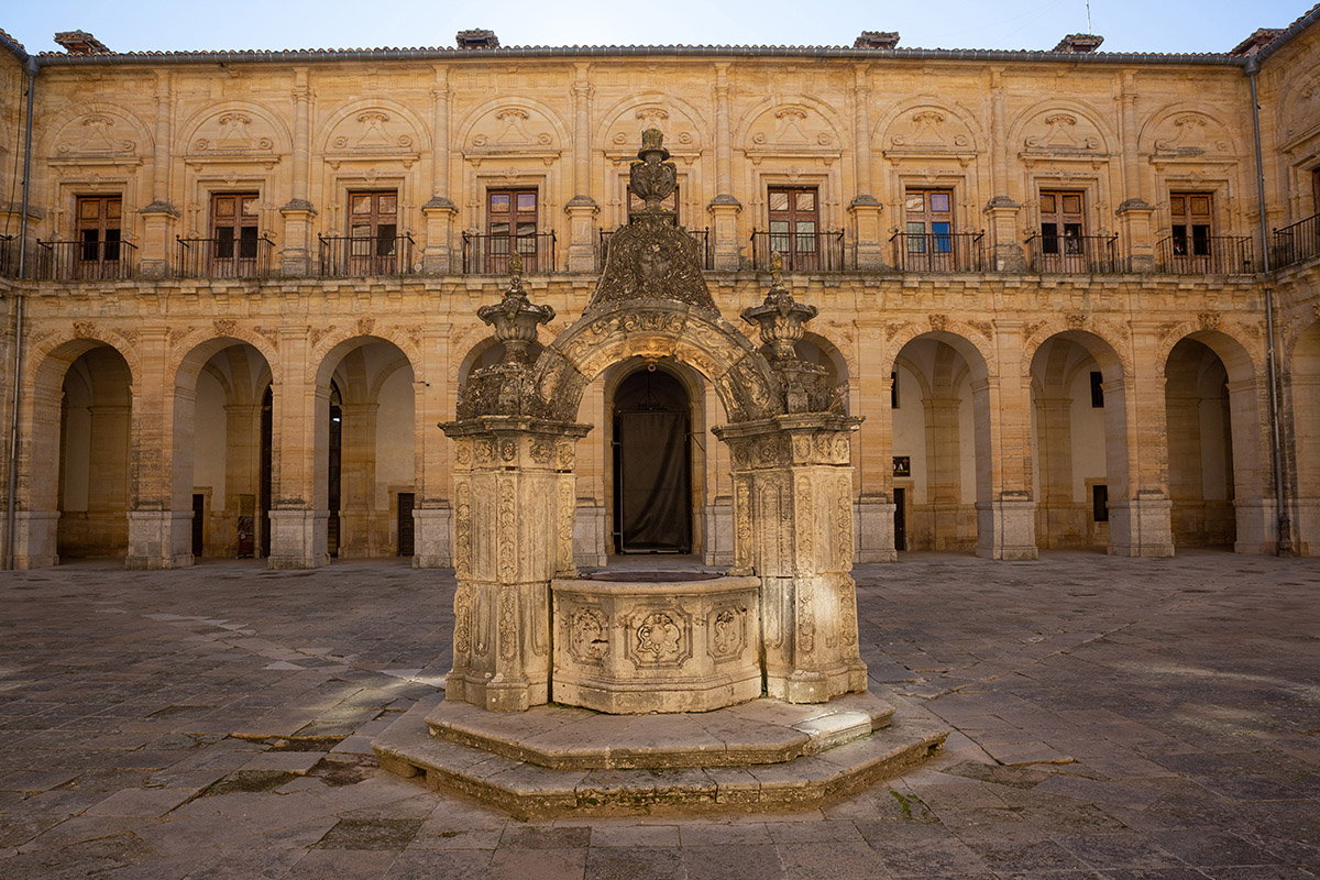 : Claustro del monasterio de Uclés