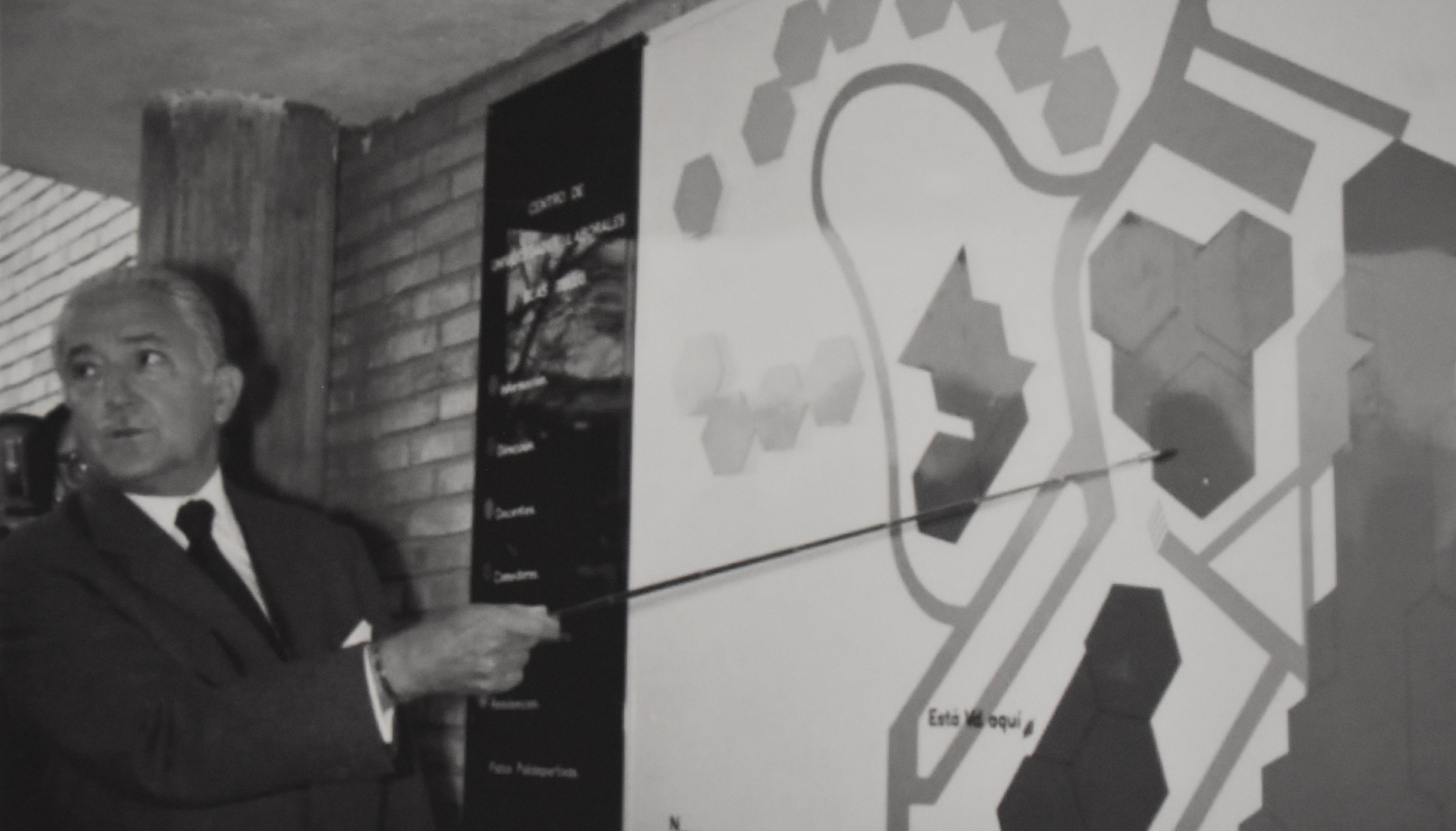 El arquitecto de la Universidad Laboral de Toledo, Fernando Moreno Barberá, durante su inauguración en 1972