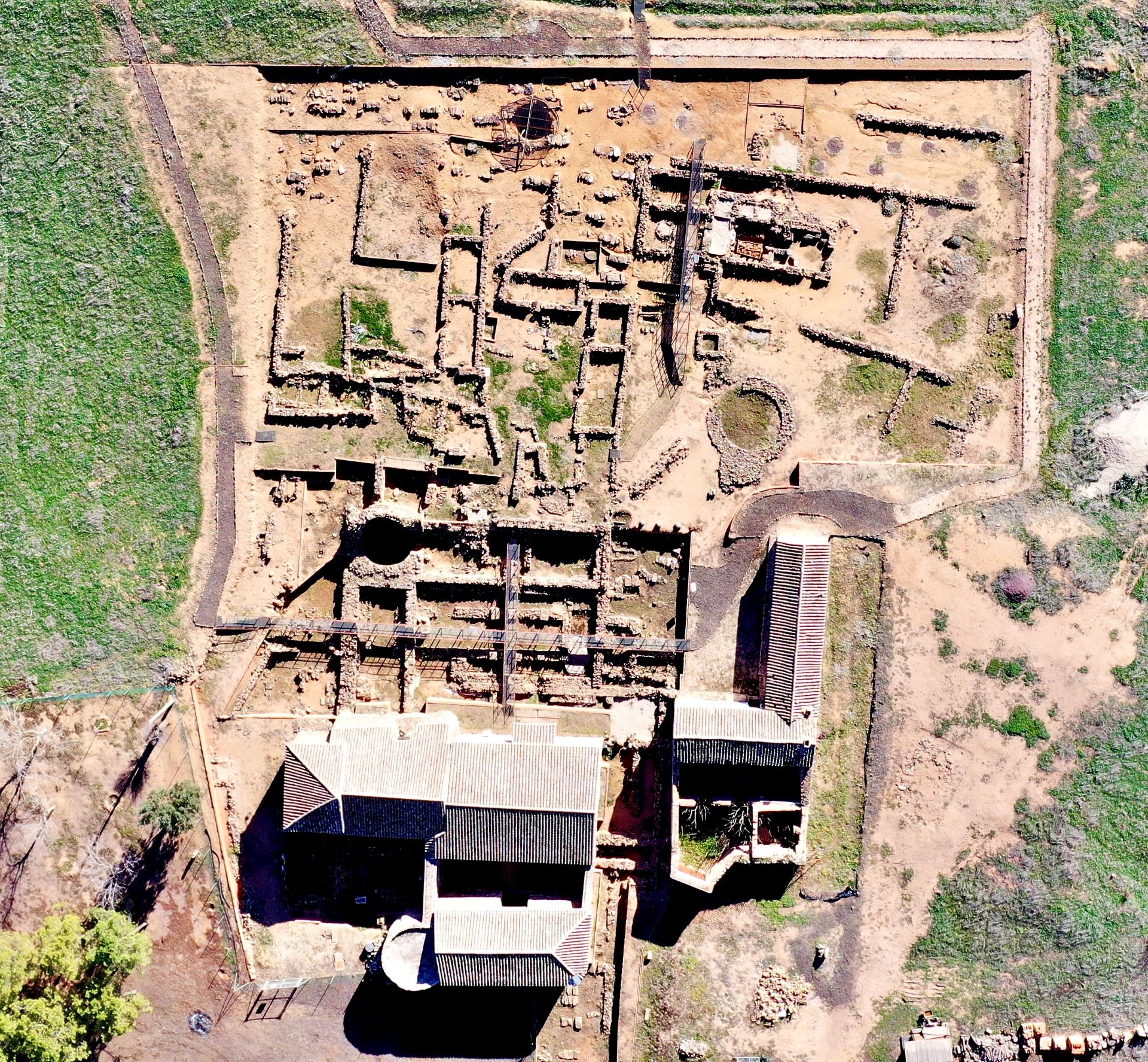 Espacios documentados en las diversas fases constructivas junto a la ermita. Aréa arqueológica de Oreto – Zuqueca. Granátula de Calatrava (Ciudad Real ). Jose Luis Fuentes  (Oppida)