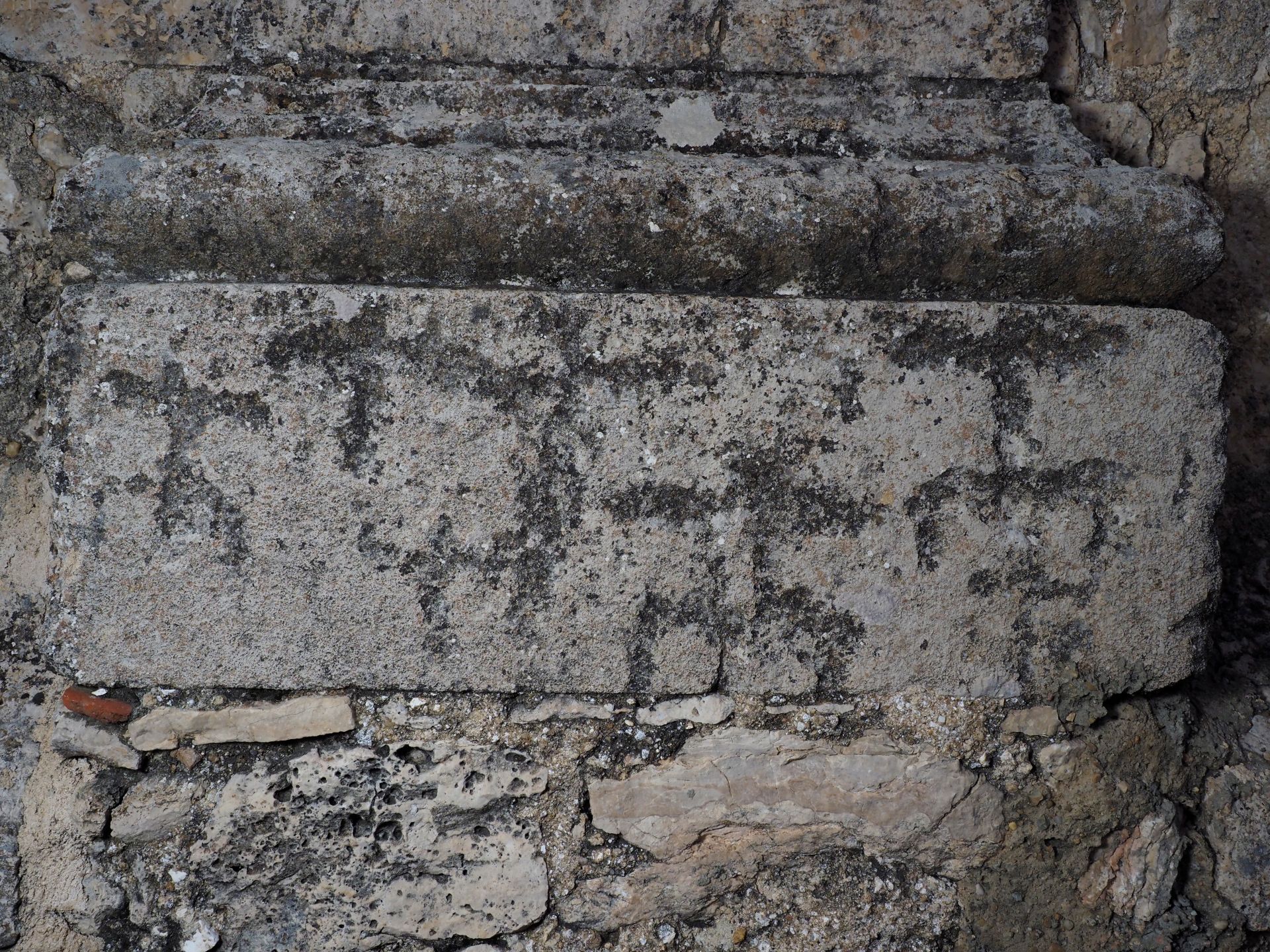 Fig. 4 Elemento reutilizado en la Ermita de la Soledad