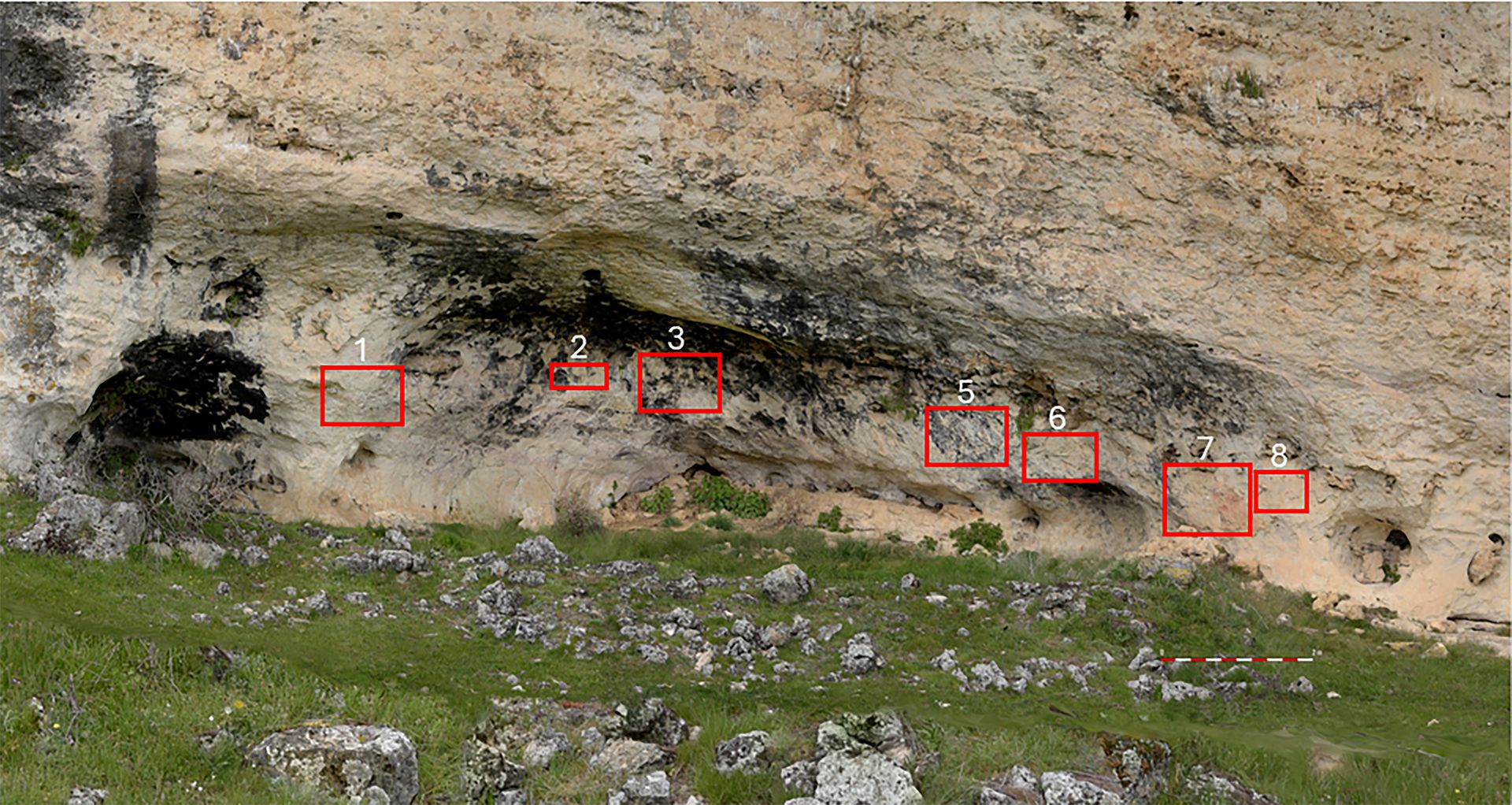 Abrigo de Cueva Negra con indicación de pinturas