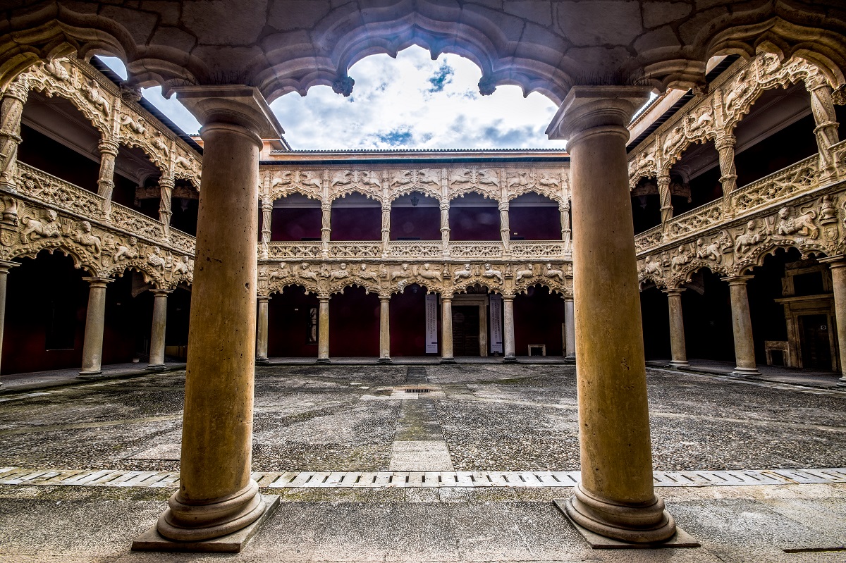 : Patio del palacio del Infantado en Guadalajara. Cultura Castilla-La Mancha 