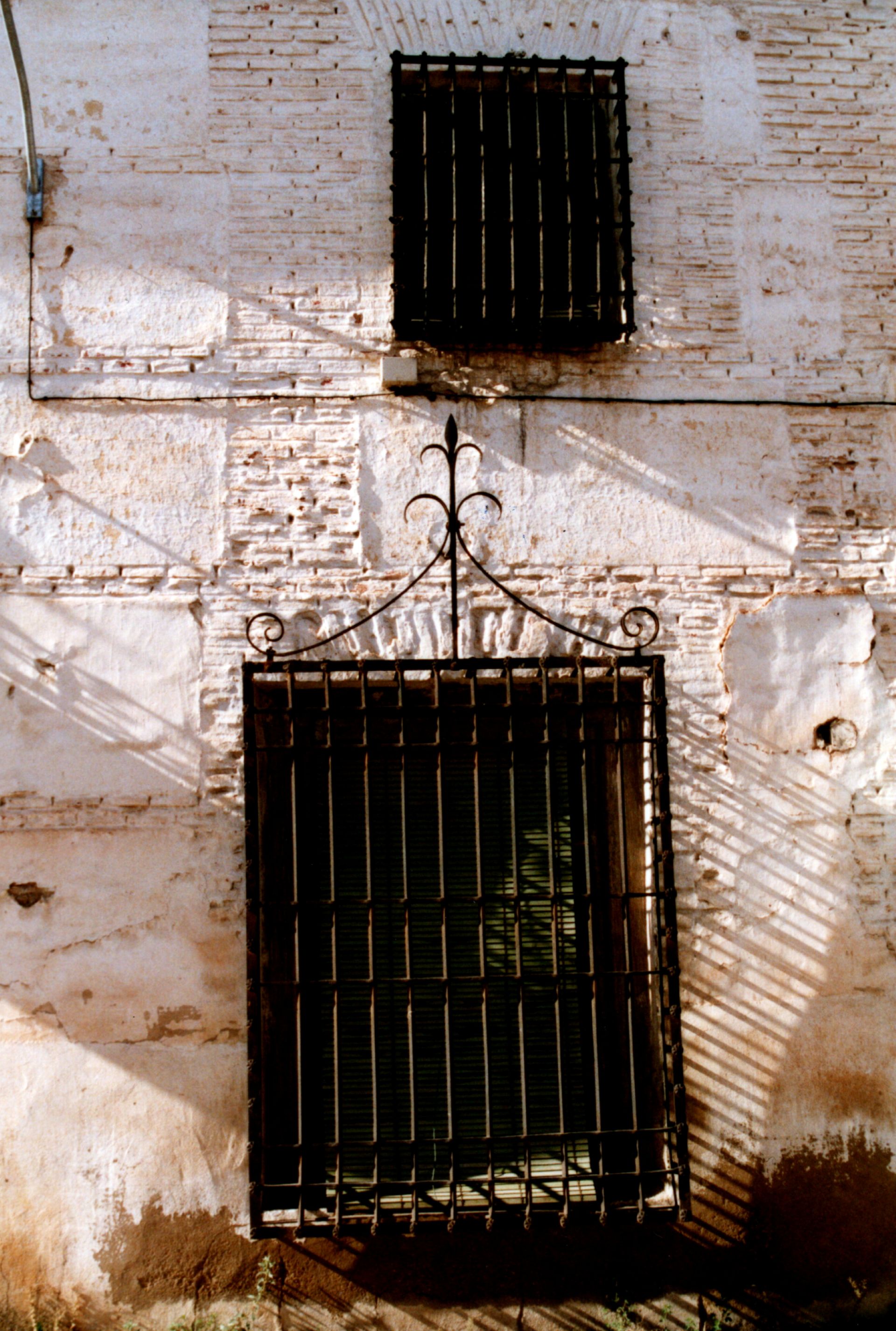 Estilización del remate en punta de lanza de una de las rejerías primitivas.