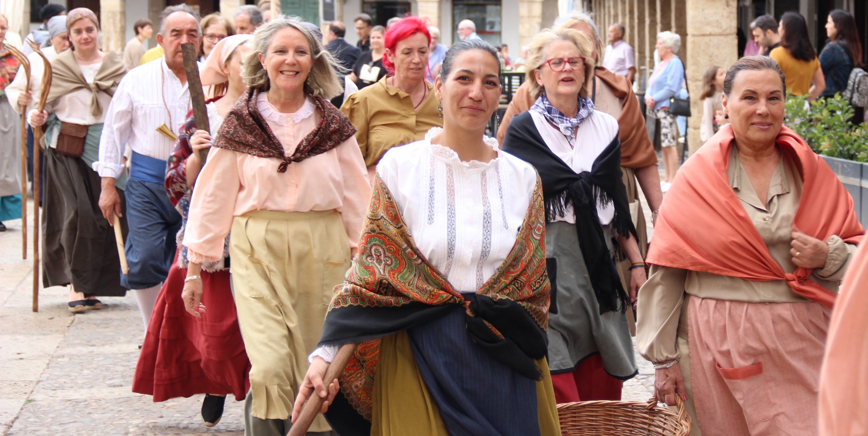 : Pasacalles con los participantes en la recreación. Relato recreado de la Mancha en 1808. Foto cedida por Antonio Pascual Izquierdo del Grupo Artístico-Literario El Trascacho