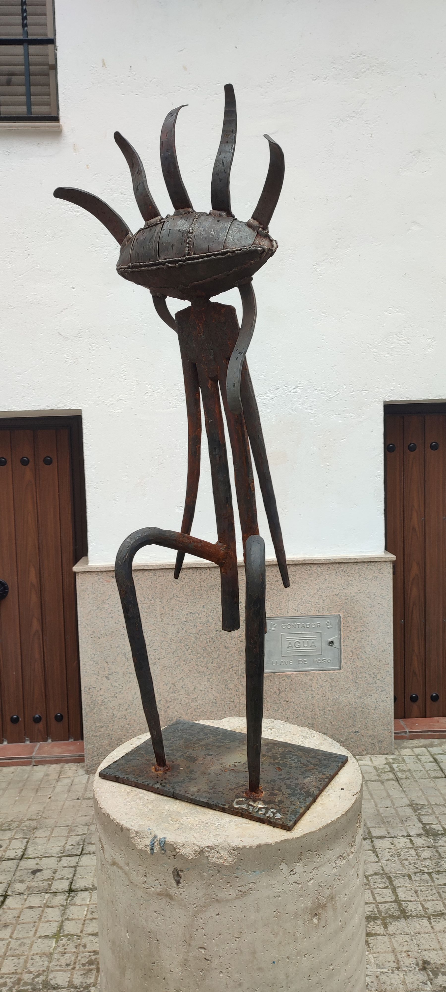 La Paridera. Escultura inspirada en una de las representaciones femeninas de Peña Escrita. Autor: Cesar Castaño. Macarena Fernández