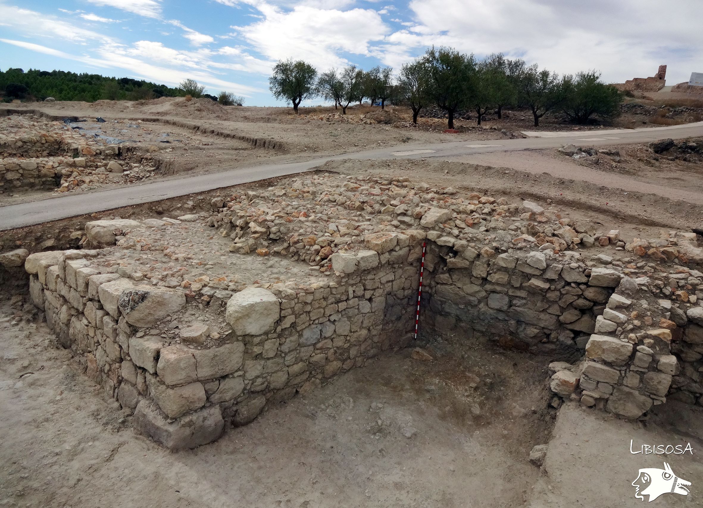 Figura 4. Panorámica del ángulo externo de la torre N, al término de la exhumación de la secuencia evolutiva de los niveles de amortización.