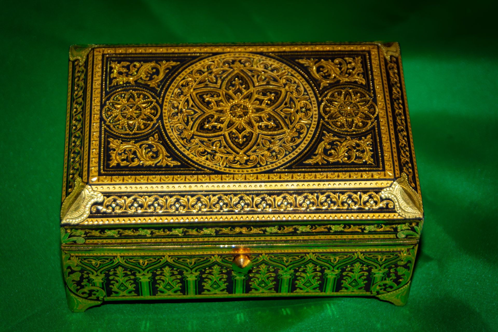 Cofre de estílo árabe 