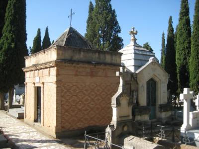 Cementerio municipal: Patios de Ntra. Sra. de la Antigua,  de Ntra. Sra. de la Soledad y  de Sta. Ana.