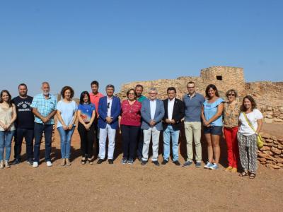 El consejero de Educación, Cultura y Deportes ha visitado el yacimiento arqueológico de la Motilla del Azuer y ha firmado un convenio de colaboración...