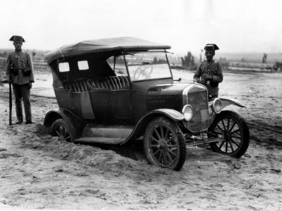 El Archivo Histórico Provincial de Toledo acoge hasta el 15 de julio la exposición ‘Sobre ruedas’, un recorrido a la historia de la automoción en la provincia 