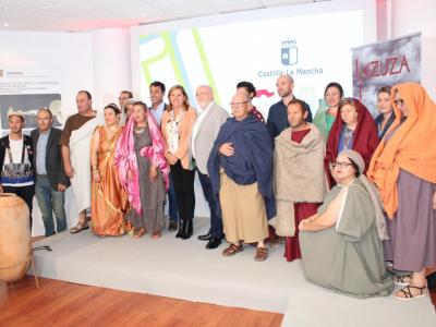 La consejera de Educación, Cultura y Deportes, Rosa Ana Rodríguez, visita la Feria de Albacete