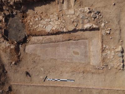 El Gobierno regional pone en valor los trabajos de recuperación de una lauda sepulcral visigoda en el yacimiento arqueológico de Oreto 