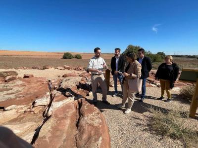 El Gobierno regional suma a la red de yacimientos rupestres visitables de Castilla-La Mancha el de la Casa del Oro de Quero (Toledo)