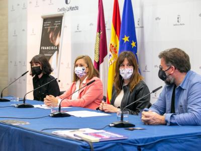 El Gobierno regional impulsa nuevas acciones, a través del teatro y los libros, para concienciar sobre igualdad y la lucha contra la violencia de género