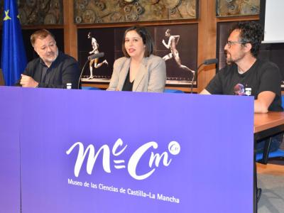 La viceconsejera de Cultura y Deportes, Ana Muñoz, ha asegurado que, con todas estas ayudas, “estamos contribuyendo a la reactivación de la industria cinematográfica de nuestra Comunidad Autónoma” y ha recordado que a las mismas se les unirán las subvenciones a las salas de cine, dotadas con más de 670.000 euros.  Muñoz ha destacado que el nuevo programa audiovisual del Planetario de Cuenca ofrece, en sus 28 minutos de duración, la posibilidad de viajar a través del tiempo a la Tierra de hace más de 250 mil