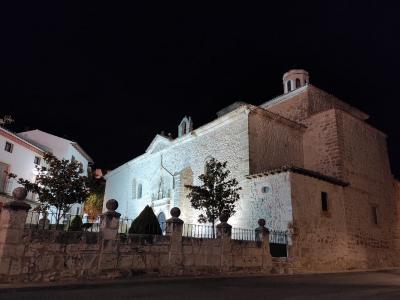 Vista nocturna. Iglesia de San Pedro Apóstol