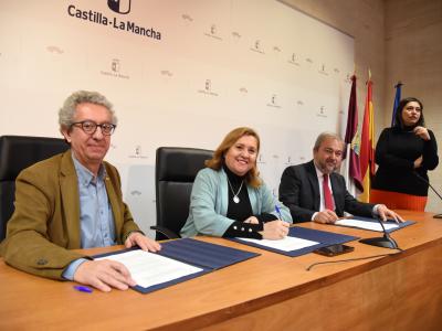 La consejera de Educación, el director de Sostenibilidad de Redeia y el delegado de Redeia en CLM lo han rubricado con la firma de un convenio en la Consejería de Educación