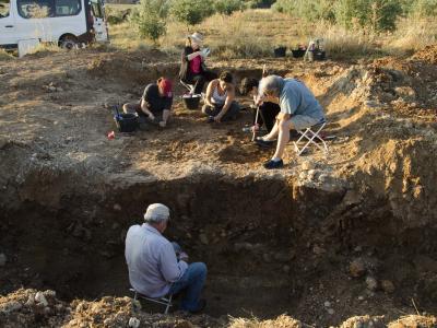 Paleolítico Inferior en la provincia de Ciudad Real: El Sotillo y otros yacimiento. A cargo del Dr. Manuel Santonja (Profesor de investigación. Programa de Arqueología. CENIEH y director de las excavaciones de El Sotillo en Malagón) s destacados