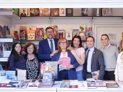 El Gobierno regional visibiliza el papel de los editores de Castilla-La Mancha con un stand propio en la Feria del Libro de Toledo