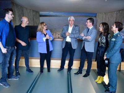 El Gobierno regional dota al MUPA de una nueva vitrina con huevos de dinosaurios titanosaurios descubiertos en el yacimiento cretácico de Poyos (Guadalajara)