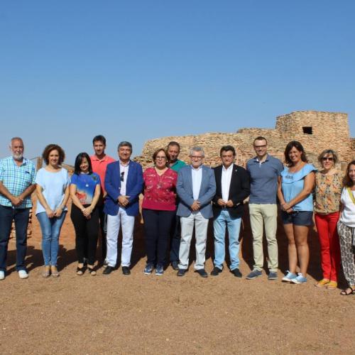 El consejero de Educación, Cultura y Deportes ha visitado el yacimiento arqueológico de la Motilla del Azuer y ha firmado un convenio de colaboración...