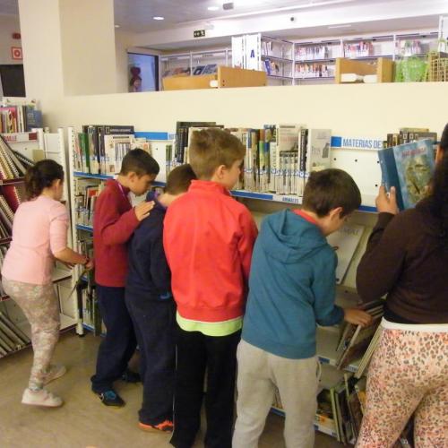 Niñas y niños en la Biblioteca