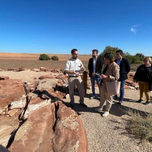 El Gobierno regional suma a la red de yacimientos rupestres visitables de Castilla-La Mancha el de la Casa del Oro de Quero (Toledo)