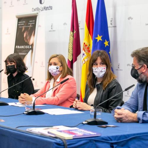 El Gobierno regional impulsa nuevas acciones, a través del teatro y los libros, para concienciar sobre igualdad y la lucha contra la violencia de género