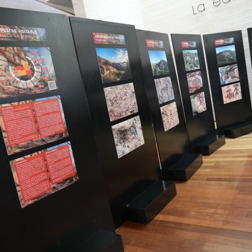 La Junta da a conocer 10 de los yacimientos visitables más representativos del arte rupestre regional con una exposición abierta hasta el 28 de octubre  