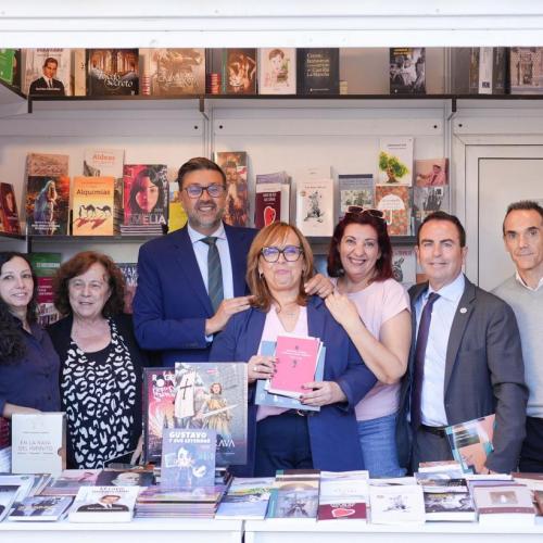 El Gobierno regional visibiliza el papel de los editores de Castilla-La Mancha con un stand propio en la Feria del Libro de Toledo