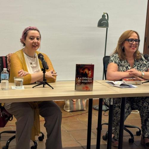 El Gobierno regional ensalza el compromiso con la literatura y la igualdad de la escritora María Zaragoza 