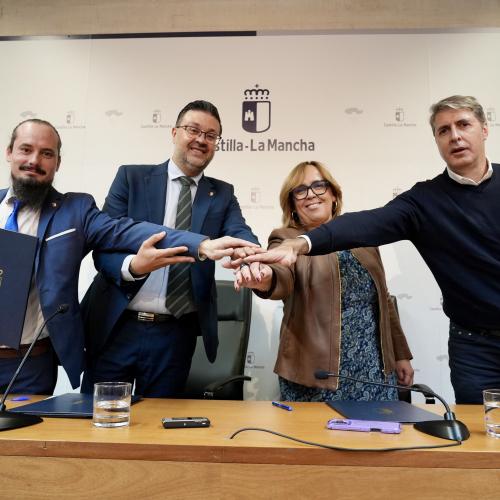 Castilla-La Mancha firma un convenio con las Federaciones Regionales de Folclore y Bandas de Música “en apoyo a la Cultura como seña de identidad”