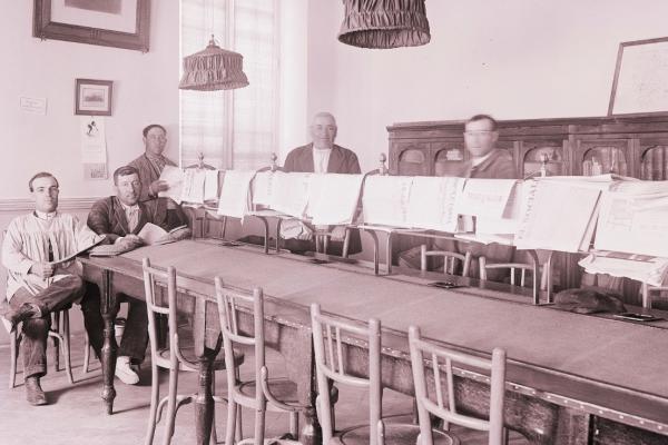 Detalle del cartel de la exposición del Centenario de Pablo Iglesias Posse